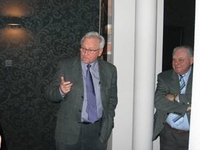 Ondervoorzitter Rudi DESMET, geflankeerd door Jaak DE MUYNCK (uittredend .....